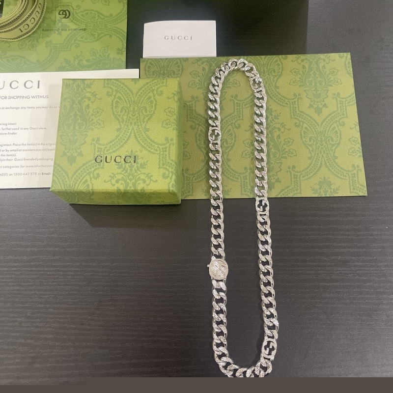 G*u*i necklaces